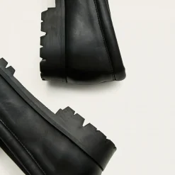 Adam Półbuty, Czarny Rustykalny