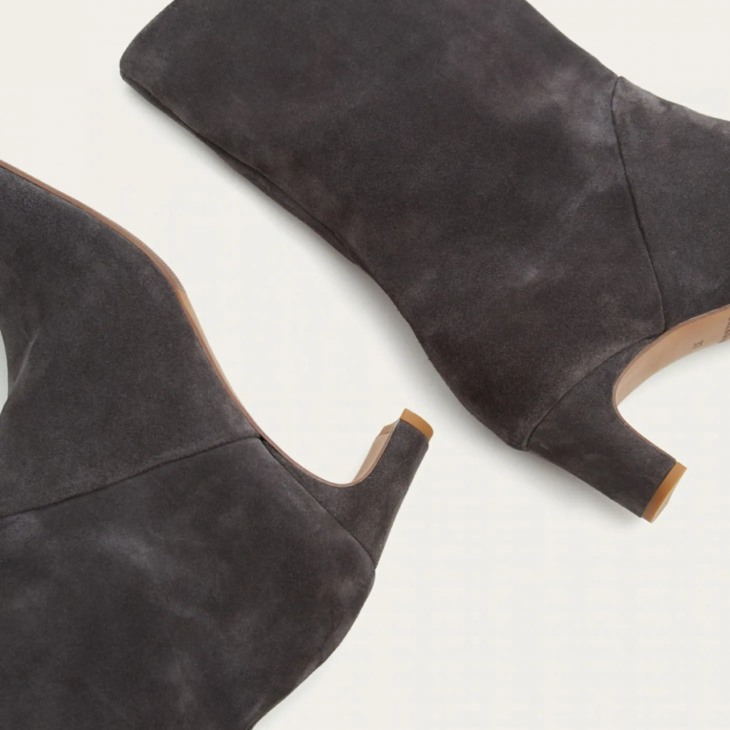 Adina Botki, Antracytowy Welur