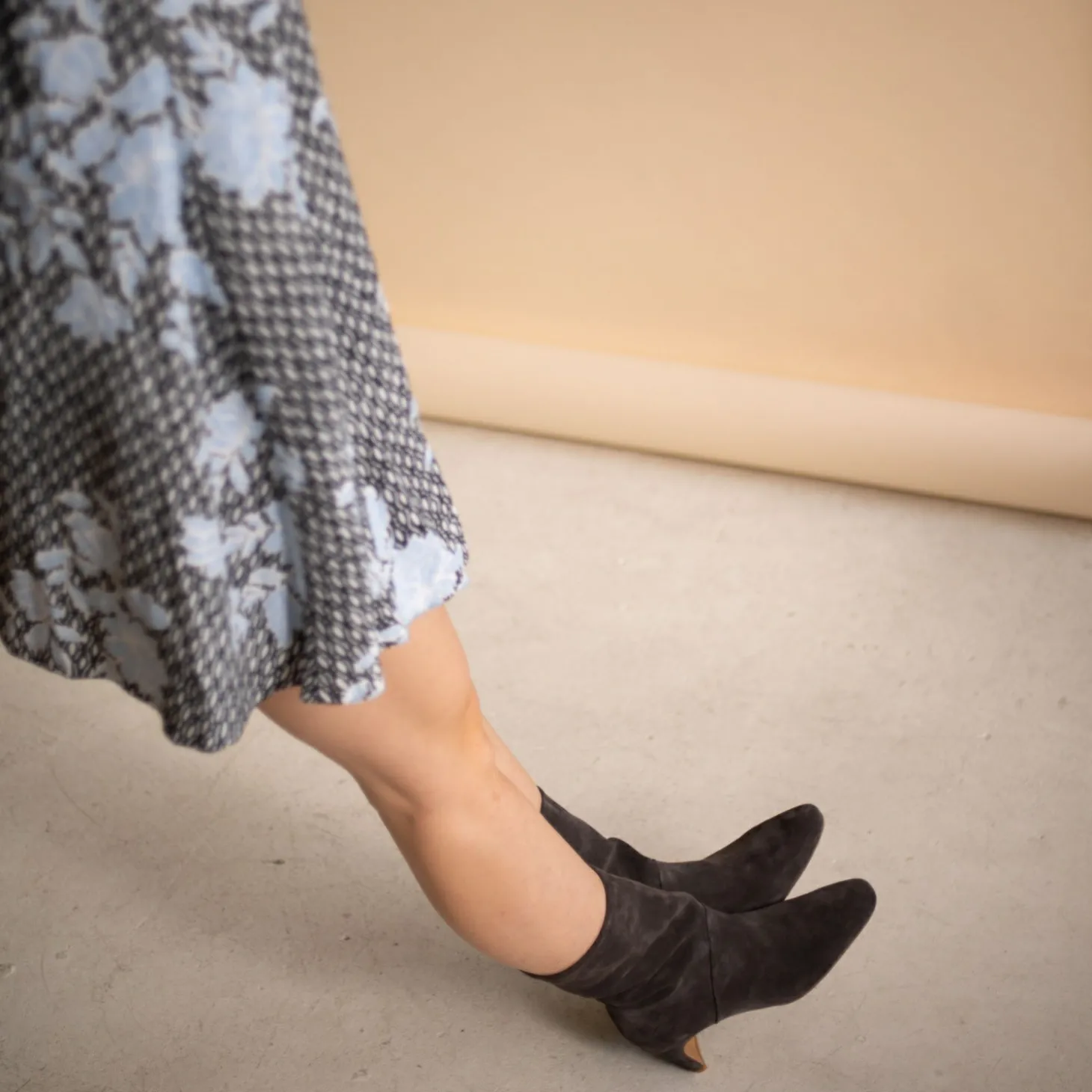 Adina Botki, Antracytowy Welur