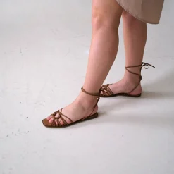 Amfi Sandaly, Karmelowy