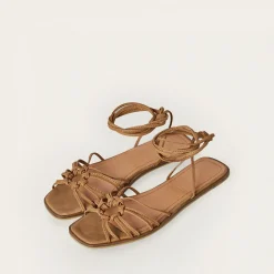 Amfi Sandaly, Karmelowy