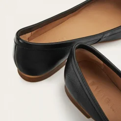 Amuka Baleriny, Czarny