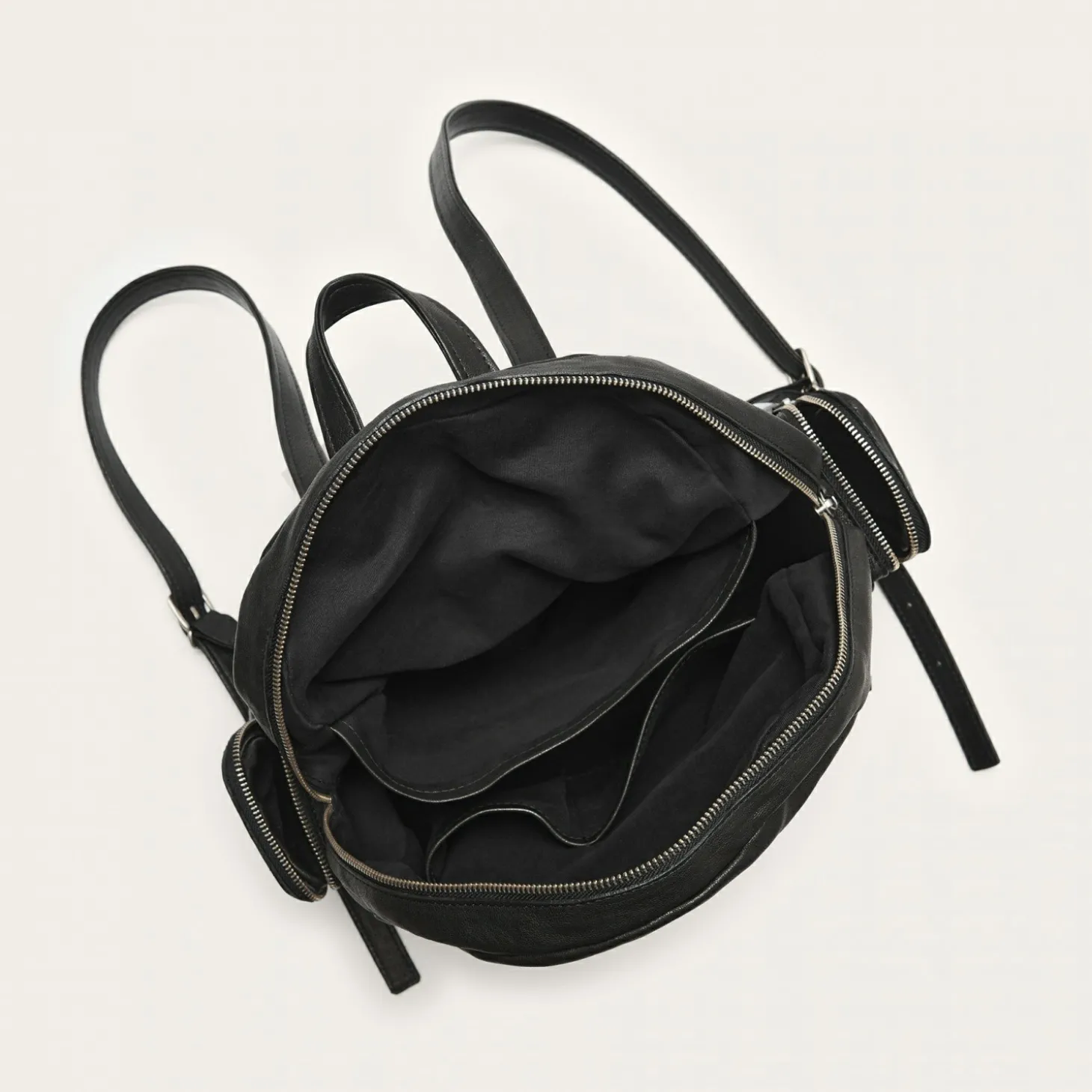 Atzel Plecak, Czarny