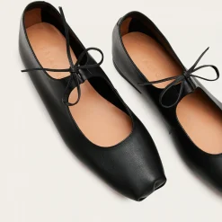 Batsheva Baleriny, Czarny