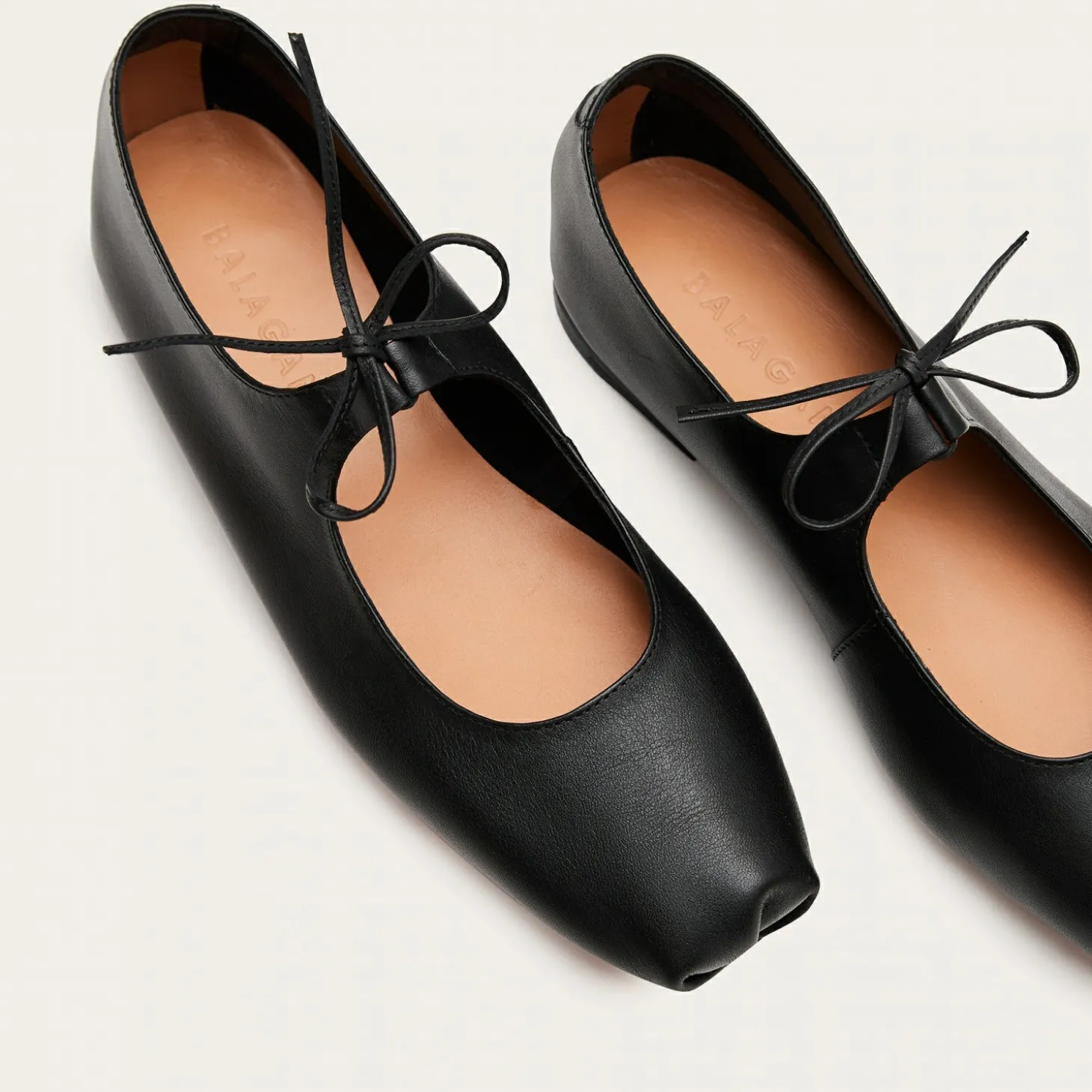 Batsheva Baleriny, Czarny