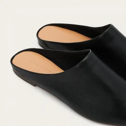 Bayit Klapki, Czarny