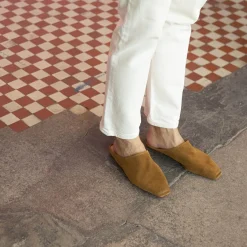 Bayit Klapki, Karmelowy Welur