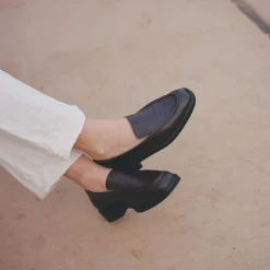 Camila Półbuty, Mahoniowy