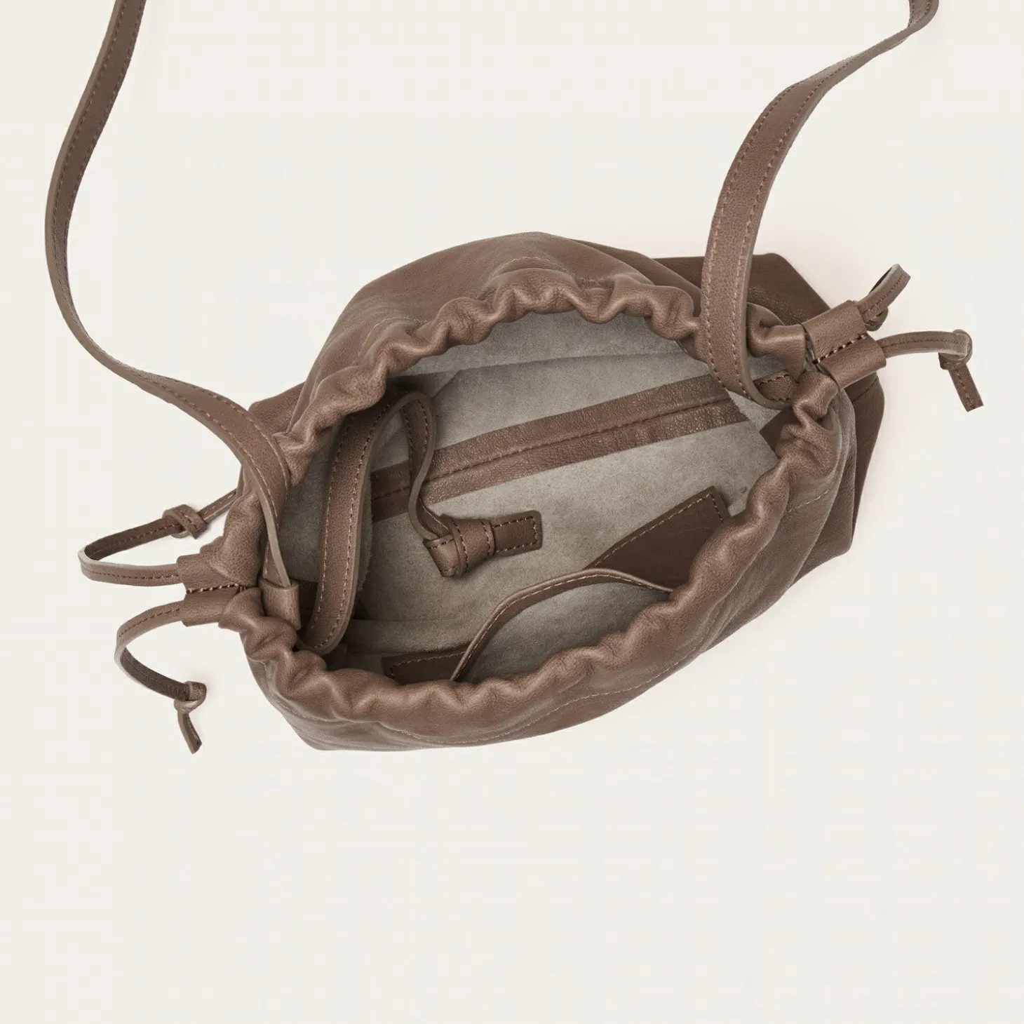 Dima Torebka M, Dymny