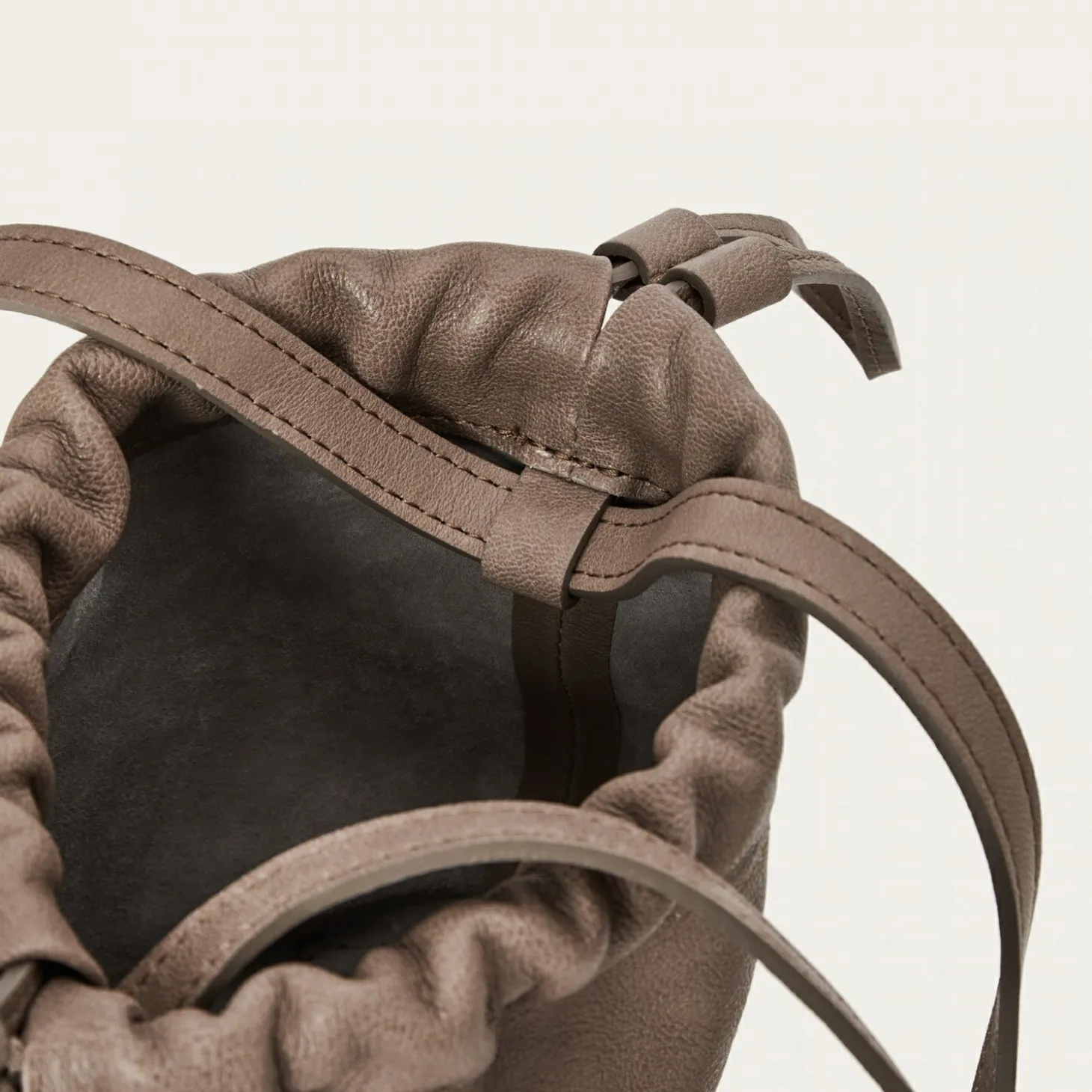 Dima Torebka S, Dymny