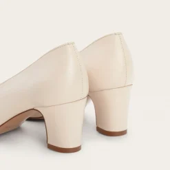 Dvora Czółenka, Kremowy