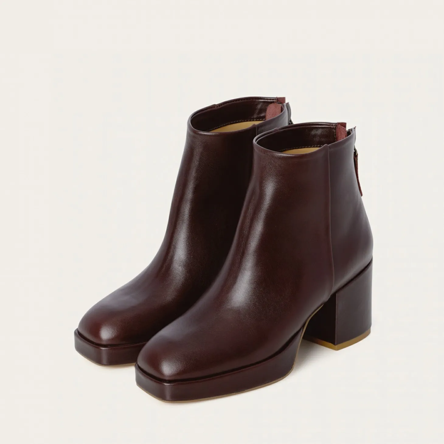 Elton Botki, Mahoniowy