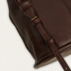 Gav Plecak, Ciemny Braz