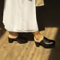 Gloria Klapki, Czarny