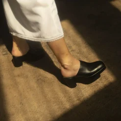 Gloria Klapki, Czarny