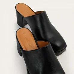 Gloria Klapki, Czarny