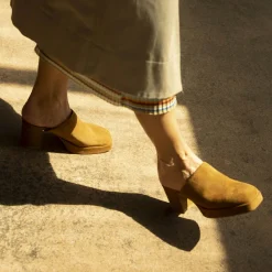 Gloria Klapki, Karmelowy Welur