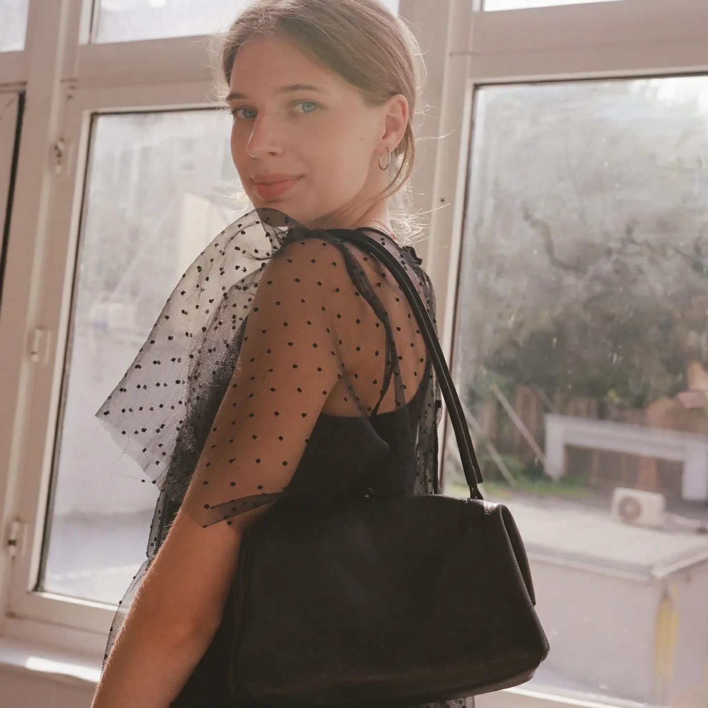 Hug Bag Torebka L, Czarny