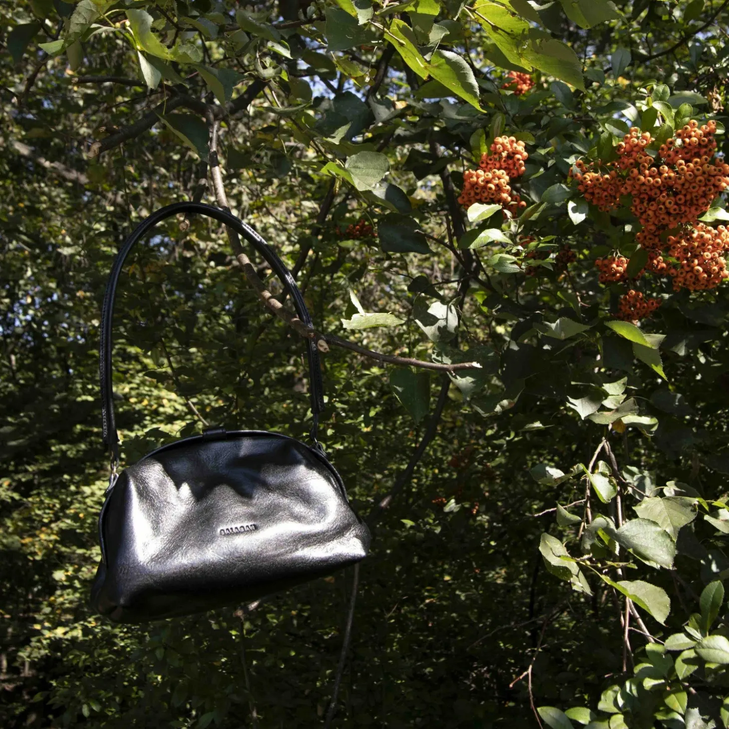 Hug Bag Torebka L, Czarny