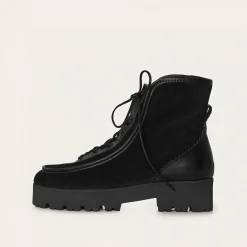 Junko Botki, Czarny Welur