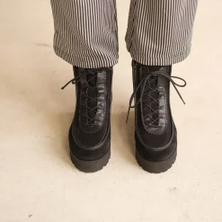 Junko Botki, Czarny Welur