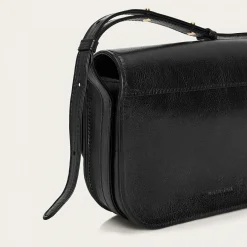 Mara Torebka, Czarny