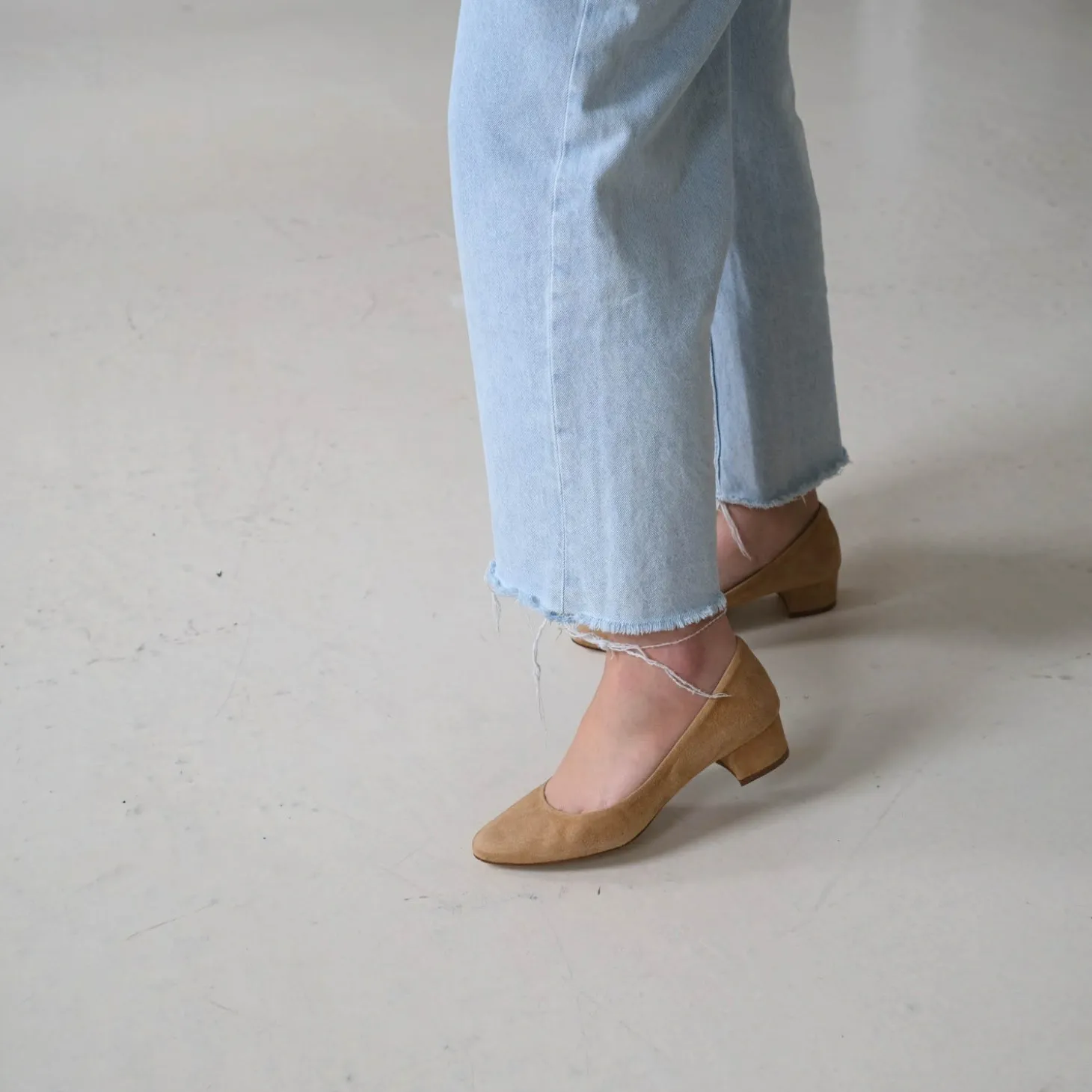 Migdal Czółenka Na Niskim Obcasie, Waniliowy Zamsz