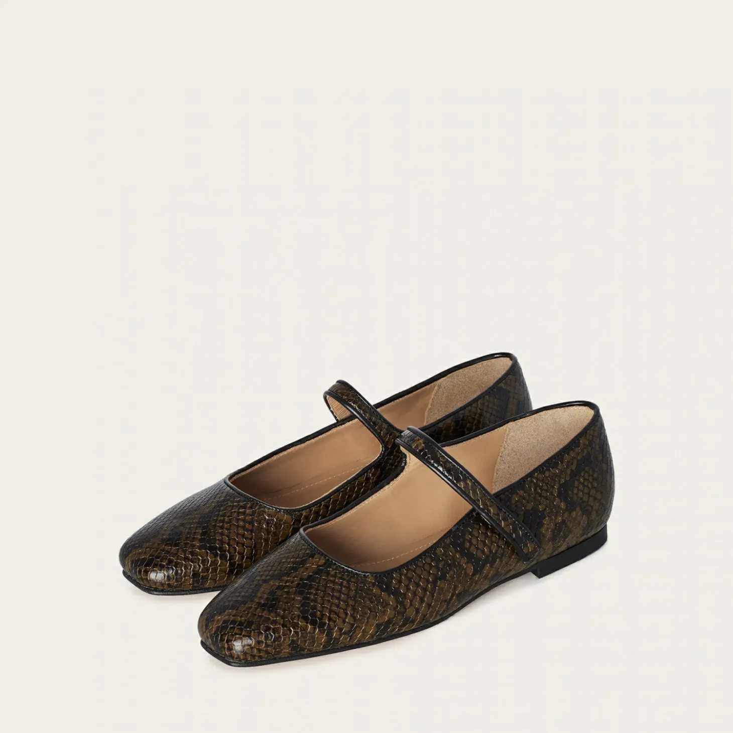 Pass Baleriny, Oliwkowy Wzor Pytona