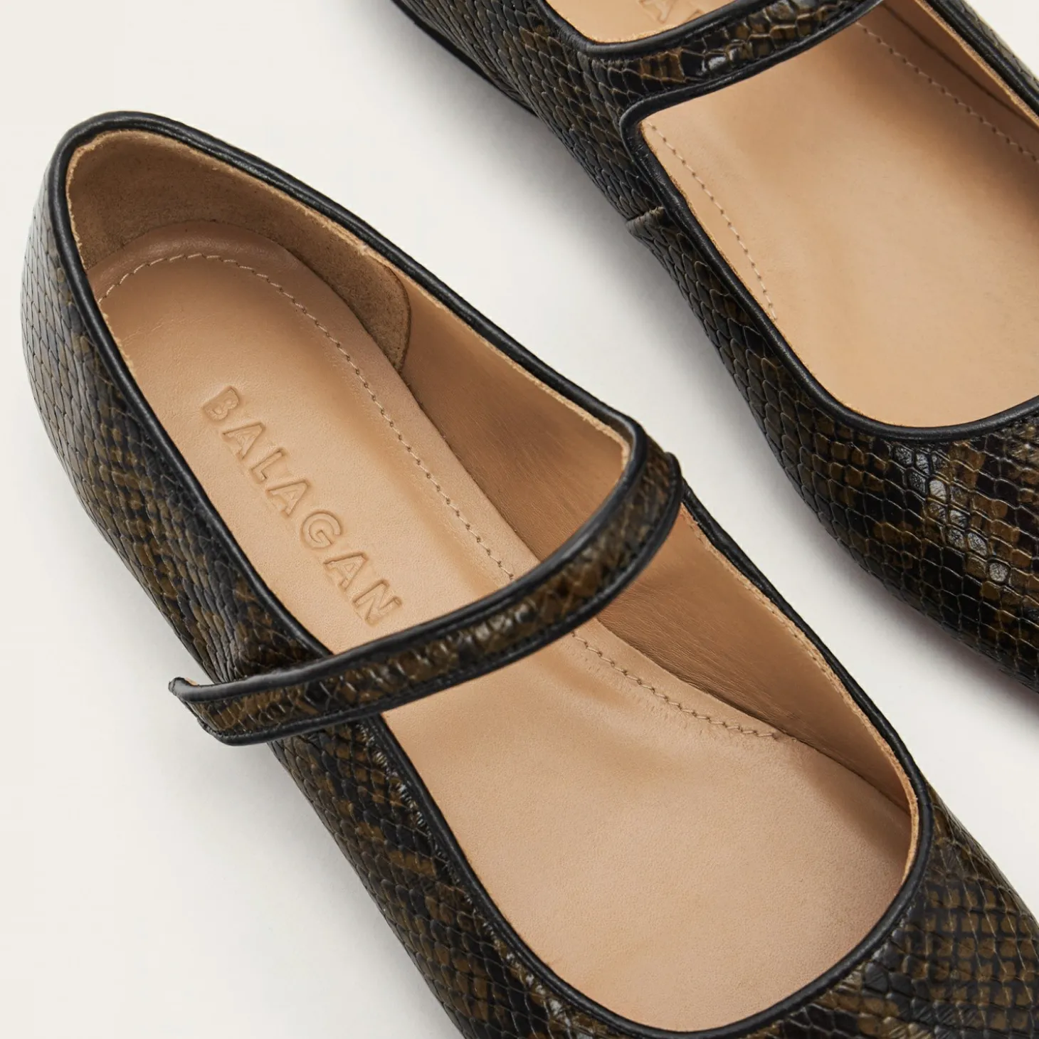 Pass Baleriny, Oliwkowy Wzor Pytona