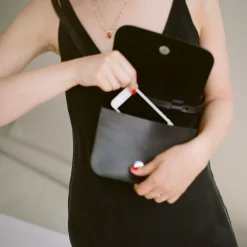 Pitzi Torebka, Czarny