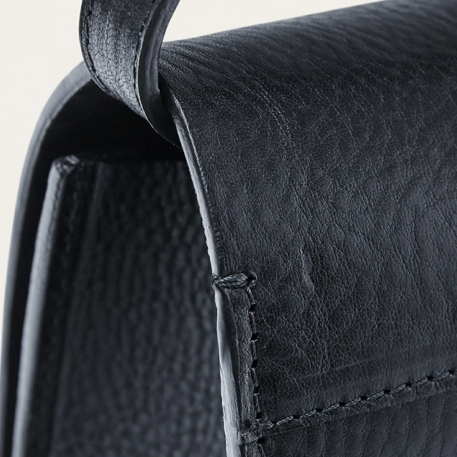 Pitzi Torebka, Czarny