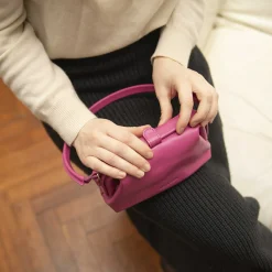 Roha Torebka, Fuksja