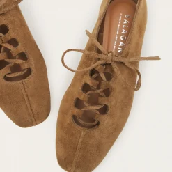 Roma Baleriny, Karmelowy Welur