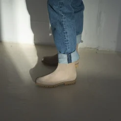 Saviv Botki, Szary Welur