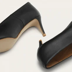 Schpitz Czółenka, Czarny