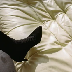 Sica Czółenka, Czarny Zamsz