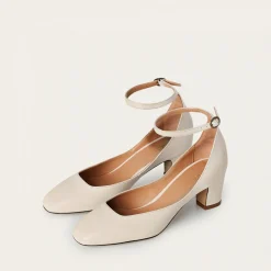 Sira Czółenka, Kremowy