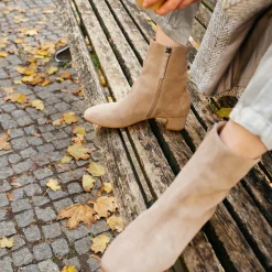 Stav Botki, Szary Welur