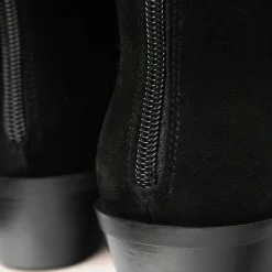 Sus Botki, Czarny Zamsz