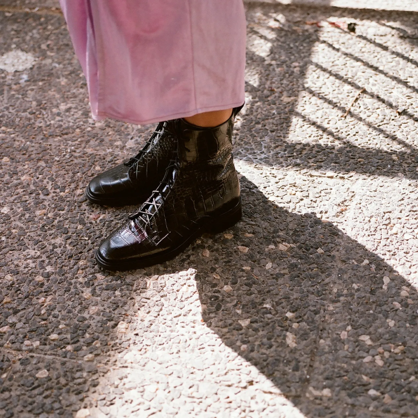 Tzava Botki, Czarny Wzor Krokodyla