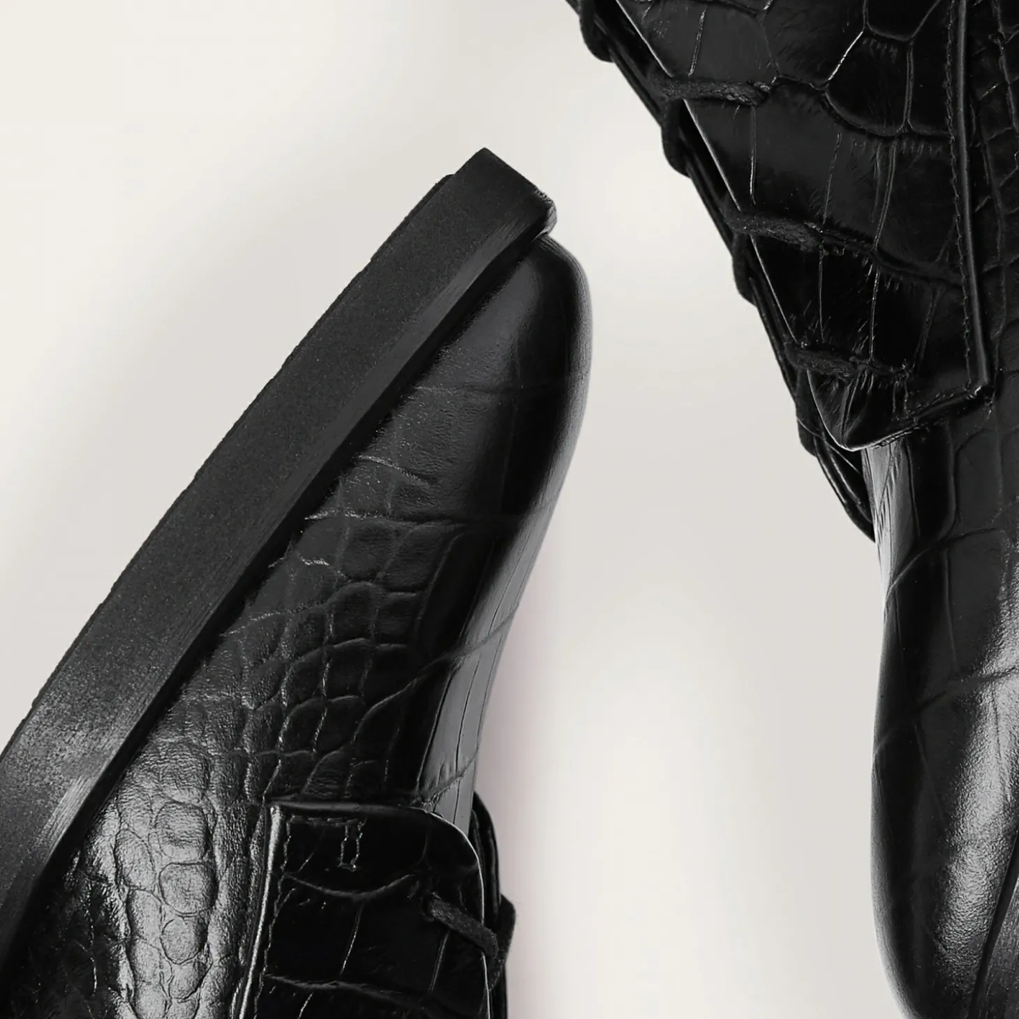 Tzava Botki, Czarny Wzor Krokodyla