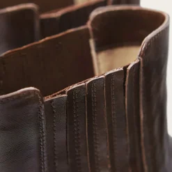 Ukaf Botki, Ciemny Braz