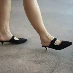 Vera Klapki, Czarny Zamsz