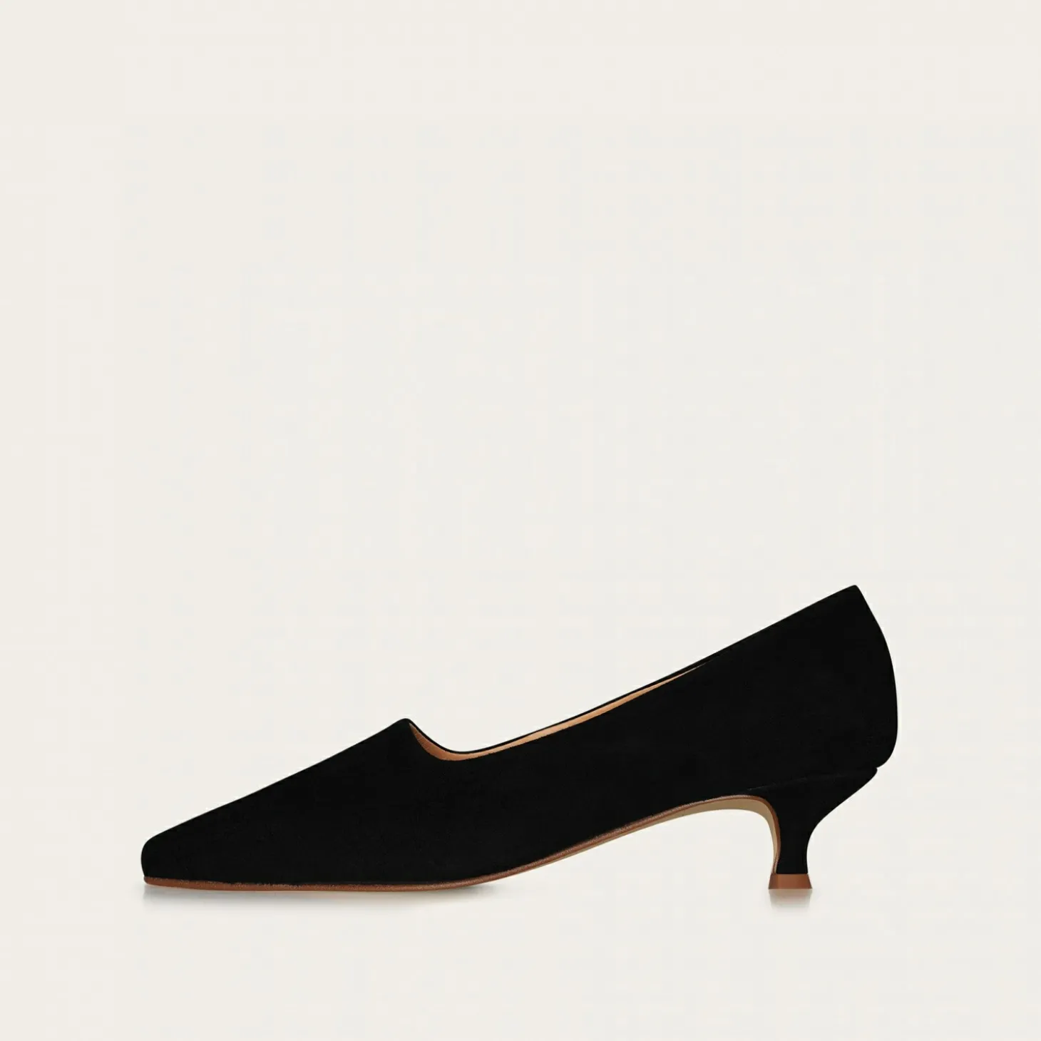 Virginia Czółenka, Czarny Zamsz